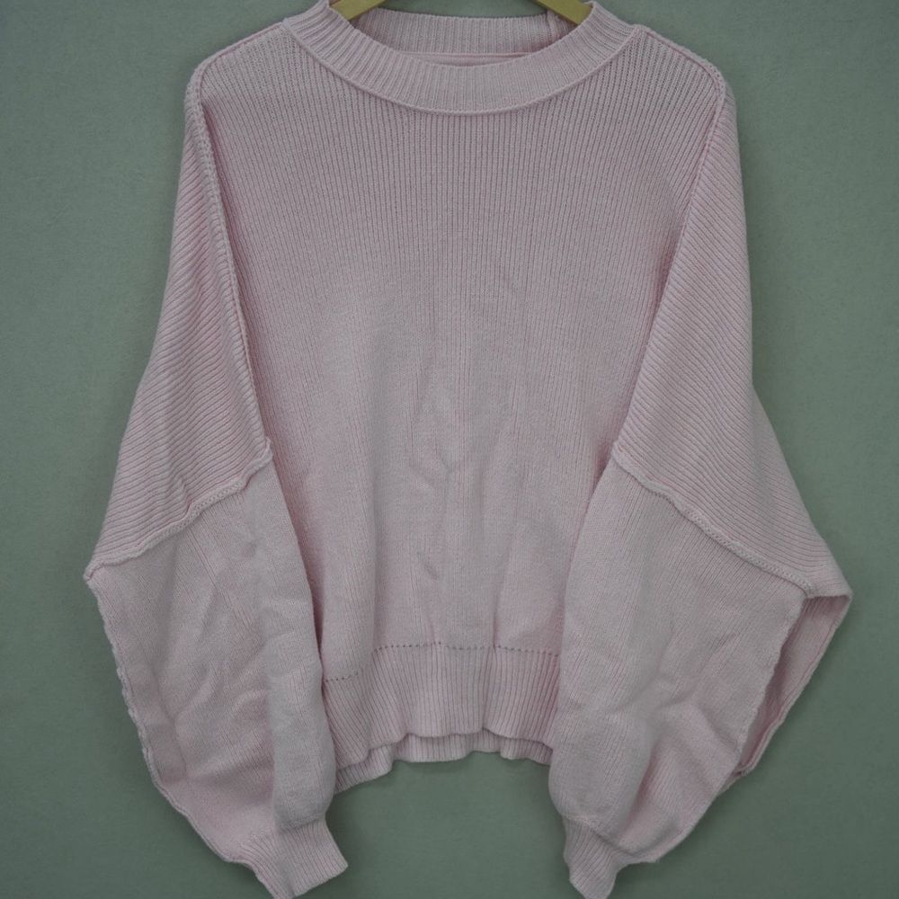 Elegant Light Pink Grey Bandit Women's Crew Neck Sweater